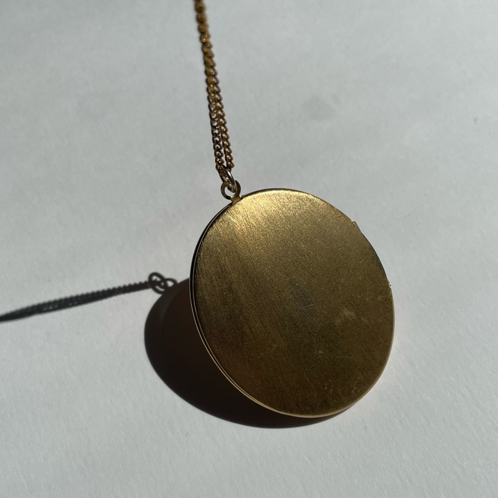 Vintage Locket With Etched Design And Glass Cherry Blossom Cabochon - Picture 8 of 10